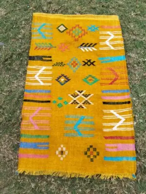 Tapis berbère jaune